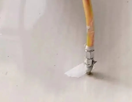 荔湾瓷砖空鼓维修公司专业解答在瓷砖铺贴过程中，如果使用的砂料过粗（如全部使用了粗砂），可能会导致以下问题